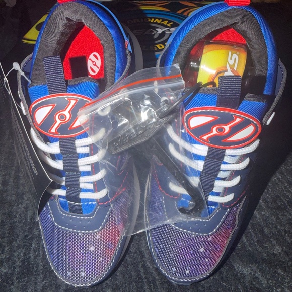 Heelys Force Wheeled Shoes Youth 2 | Boxed w/ Wheels - Picture 2 of 5